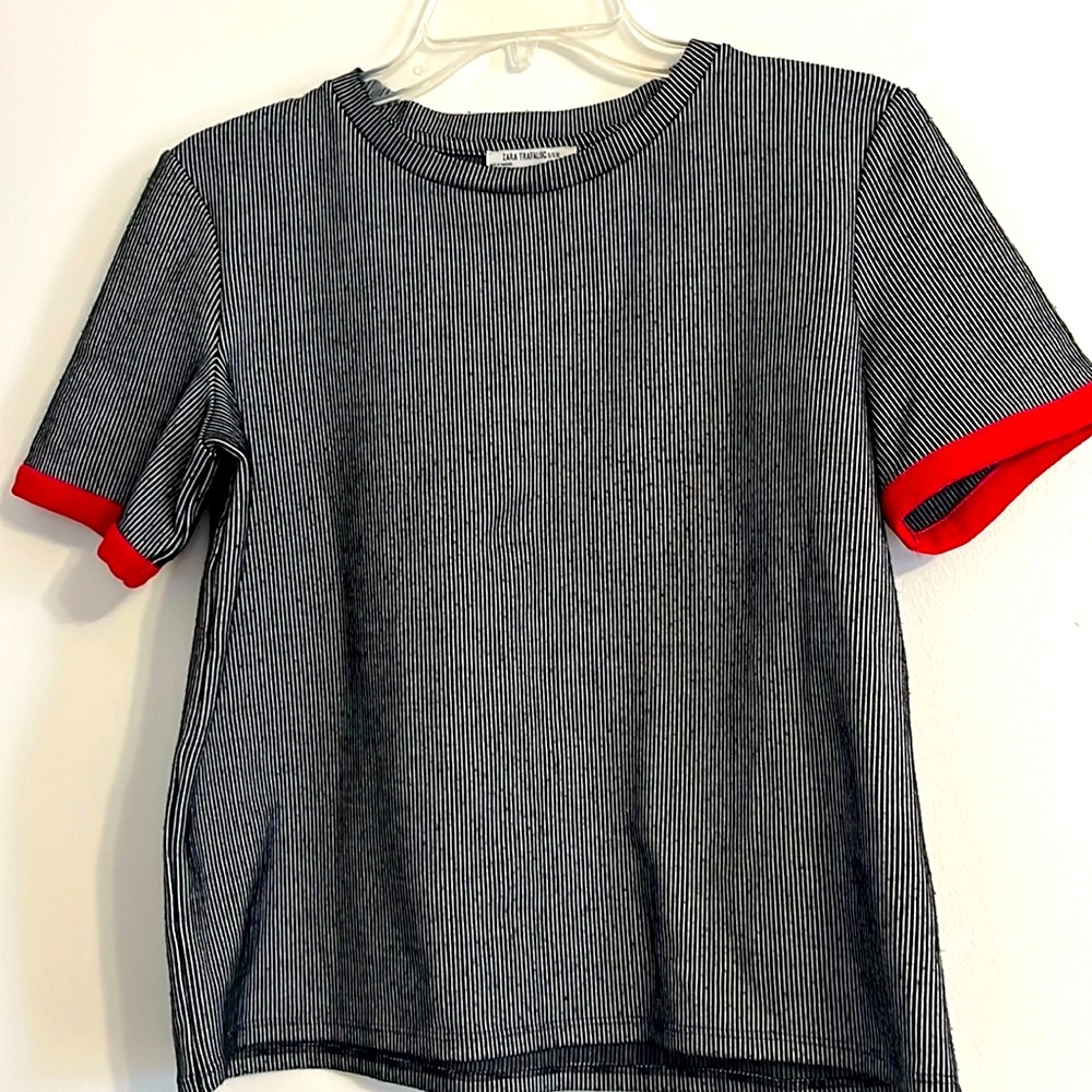 Zara Women's Micro Ribbed Crew Neck Athletic Short Sleeve Shirt Red Trim